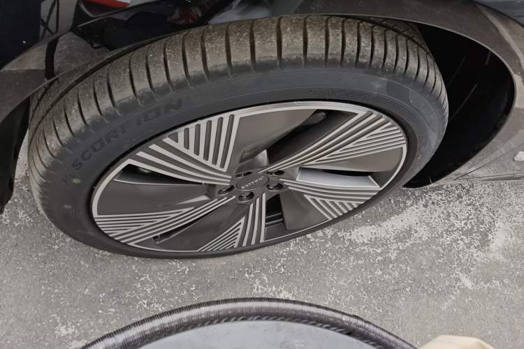 Used Lynk & Co 08 EM-P 2025 220 km All-Wheel-Drive Performance Halo
