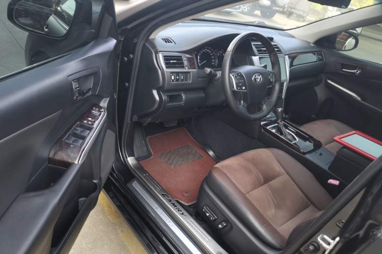 Used Toyota Camry 2016 2.5G 10th Anniversary Deluxe Navigation Edition
