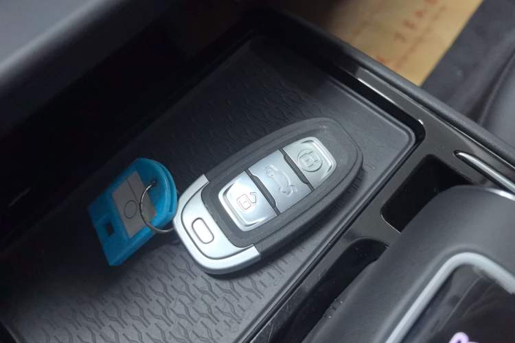 Used Hongqi E-QM5 2022 431 km Charge & Enjoy Edition
