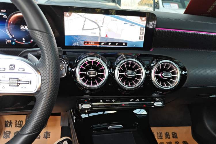 Used Mercedes-Benz A-Class 2022 Revised Version A 200 L Sport Sedan Fashionable Style
