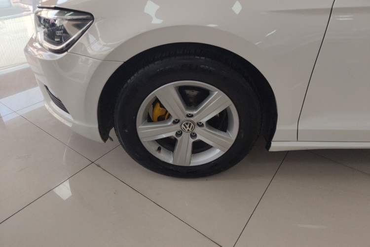 Used Volkswagen Lamando 2015 230TSI DSG Fashion Edition
