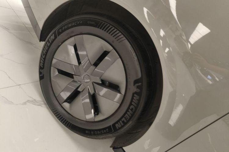 Used Li Auto MEGA 2024 Ultra Model
