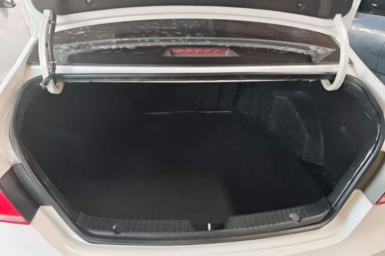 Used Hyundai Sonata 2014 2.4L Automatic Luxury Version China IV Standard
