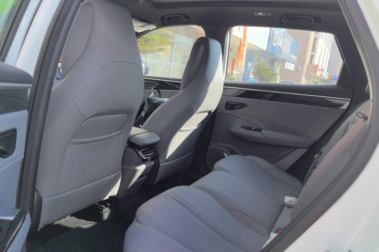 Used  L7 2025 EM-i 115km Exploration Edition
