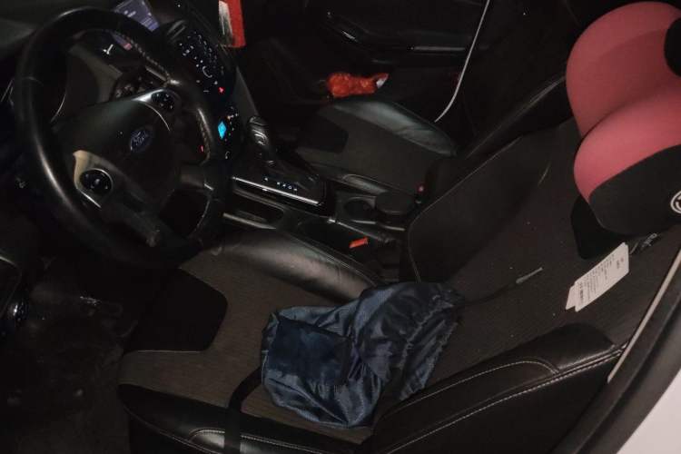 Used Ford Focus 2012 Sedan 1.6L Automatic Fashion Edition
