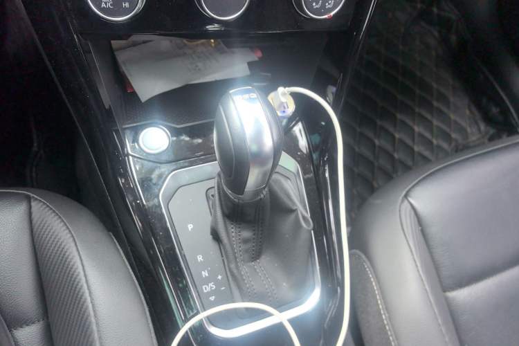 Used Volkswagen T-ROC 2019 280TSI DSG Two-Wheel Drive Comfort Version China VI Standard
