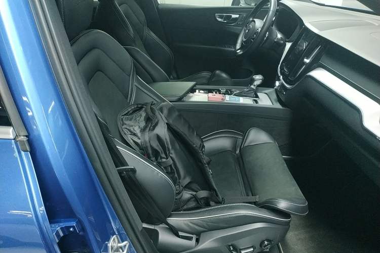 Used Volvo XC60 2019 T5 4x4 Zhiya Sport Edition China VI Standard
