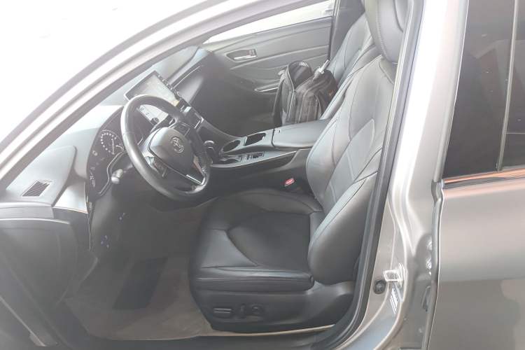 Used Toyota Avalon 2019 Dual-Engine 2.5L Luxury Edition China VI Standard
