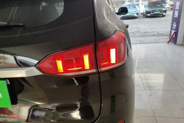 Used Wey VV6 2018 2.0T Two-Wheel-Drive Ultra-Luxury Version China V Standard