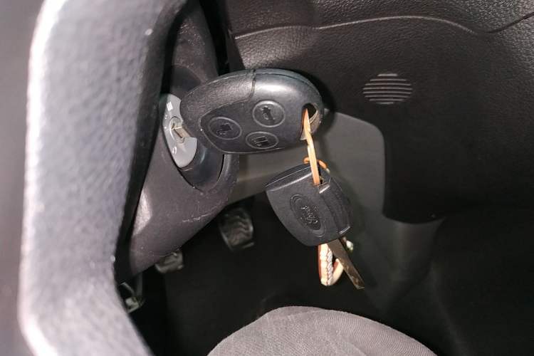 Used Ford Transit 2019 2.0T Diesel Multi-Purpose Commercial Vehicle Mid-Drive Mid-Roof 6-Seater China VI Standard
