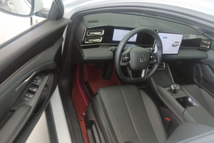 Used BYD Qin L 2025 DM-i Smart Drive 80KM Leading Model
