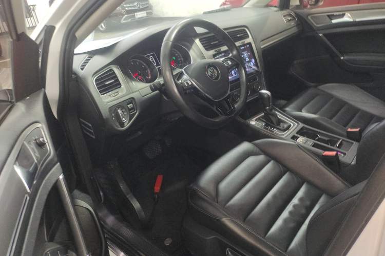 Used Volkswagen Golf 2015 1.4TSI Automatic Luxury Model