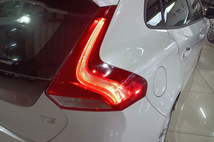 Used Volvo V40 2016 T3 Zhiyi Edition
