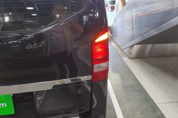 Used Mercedes-Benz Vito 2018 2.0T Elite Version 7 Seats China V Emission Standard
