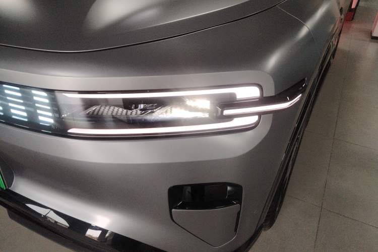 Used  E07 2025 All-Electric 4x4 with 90 kWh Max Intelligent Driving Version
