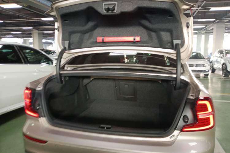 Used Volvo S60 2025 B4 Zhiyuan Luxury Edition
