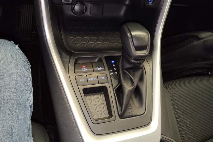 Used Toyota RAV4 2022 2.0L CVT Two-Wheel Drive Urban Edition
