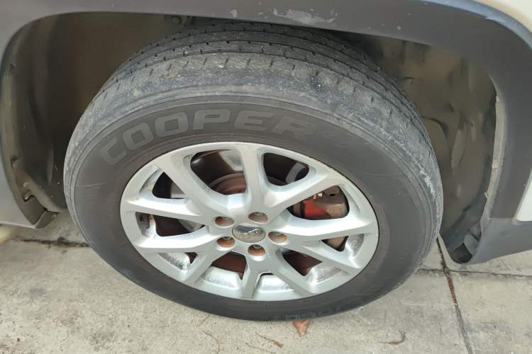 Used  Cherokee 2016 2.4L Professional Edition
