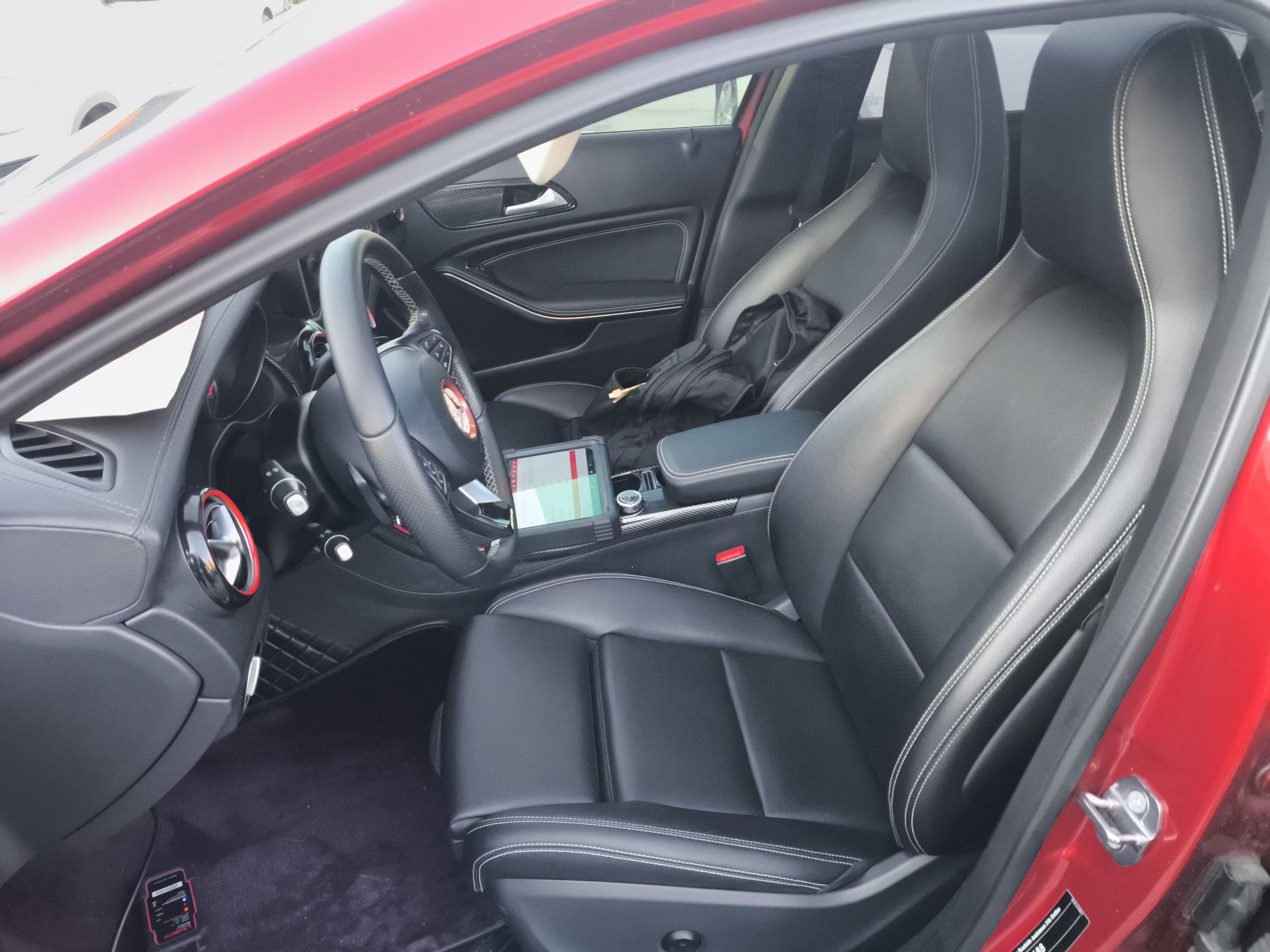 Переднее сиденье в автомобиле