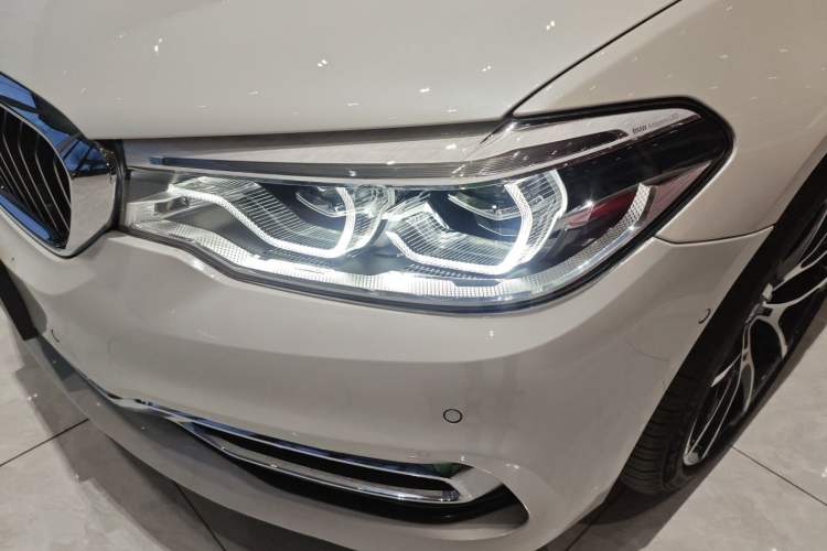 Used BMW 5 Series 2019 Facelifted 530Li Luxury Edition Premium Package
