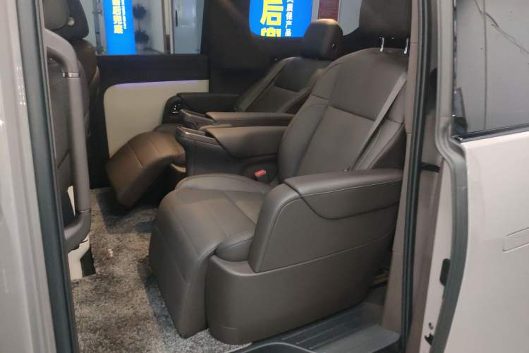 Used Li Auto MEGA 2024 Ultra Model
