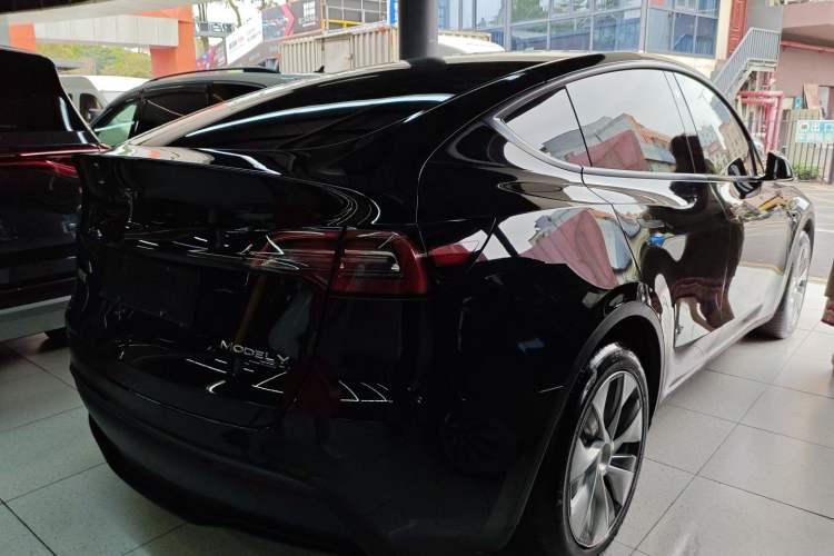 Used Tesla Model Y 2022 Long-Range All-Wheel-Drive Version