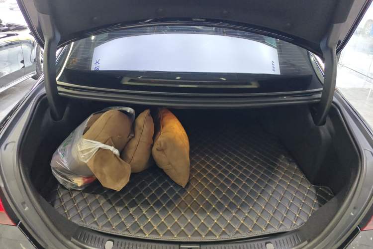 Used Mercedes-Benz E-Class New Energy 2023 E 350 e L Plug-in Hybrid Sports Sedan