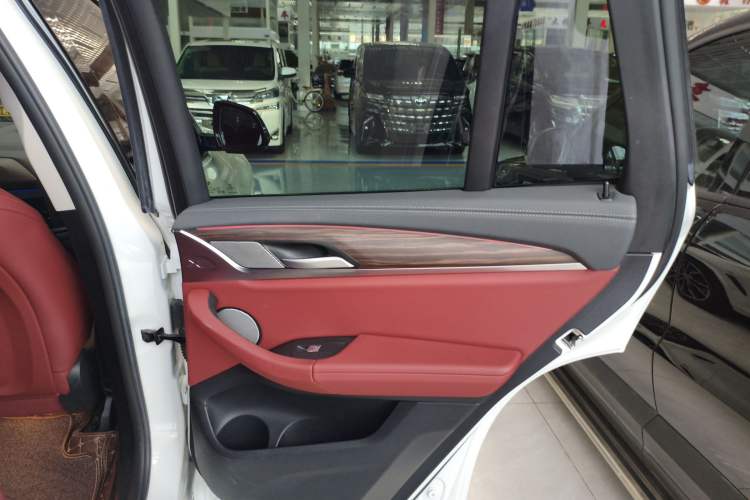 Used BMW X3 2022 Second Facelift xDrive30i Leading Edition M Night Sky Package
