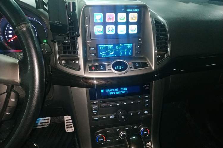 Used Chevrolet Captiva 2015 2.4L 4x4 Flagship Edition 7-Seater
