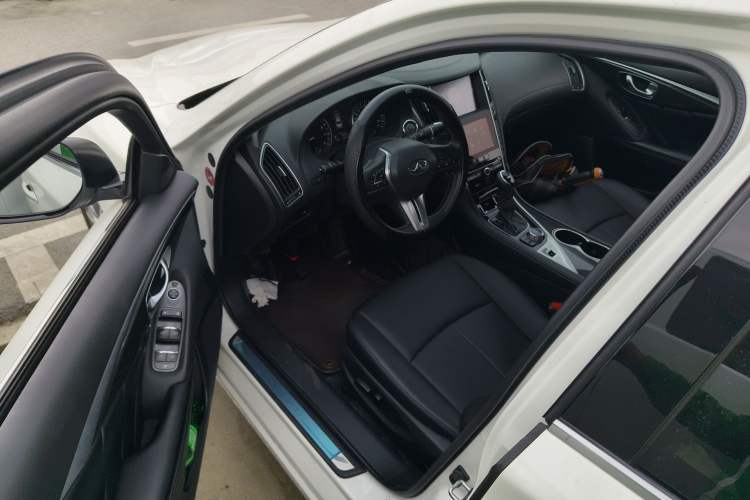 Used Infiniti Q50L 2018 2.0T Comfort Edition China VI Standard
