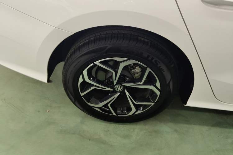 Used MG 5 2023 180 DVVT CVT Luxury Edition
