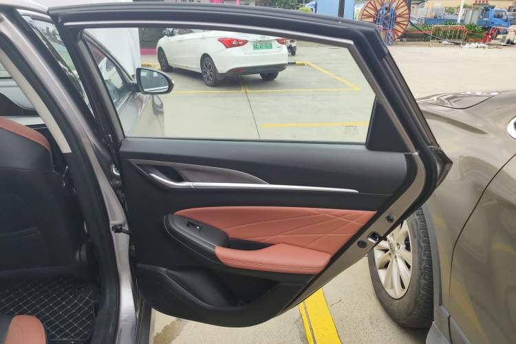 Used Changan Eado 2022 PLUS Blue Whale NE 1.4T GDI DCT Prestige Edition
