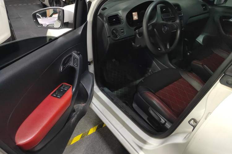 Used Volkswagen Polo 2016 1.4L Manual Fashion Model
