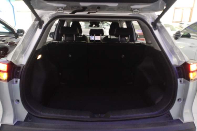 Used Toyota FRONTLANDER 2023 2.0L Smart Electric Hybrid Dual-Engine Deluxe Version
