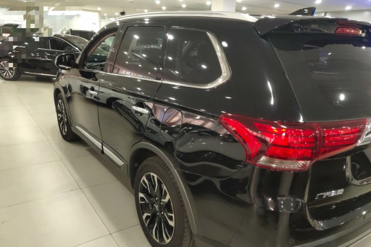 Used Mitsubishi Outlander 2019 2.4L 4x4 Zhi Xiang Edition 5 Seats China V Emission Standard
