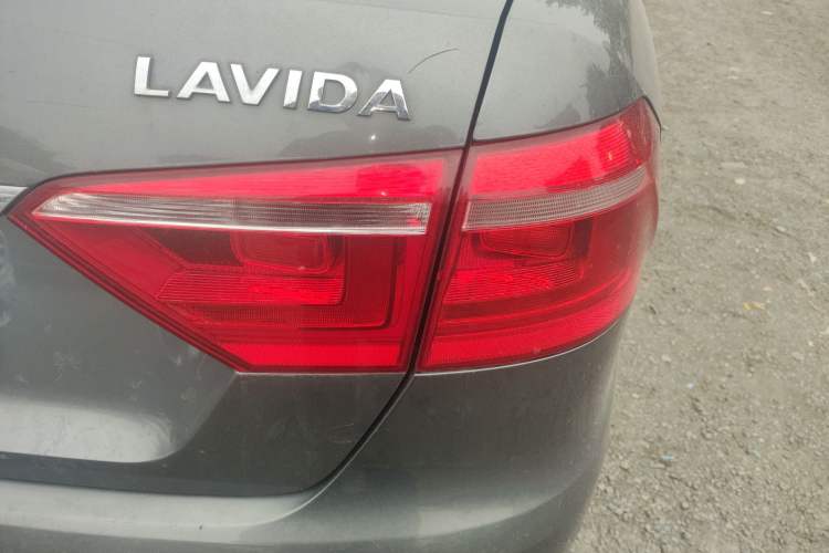 Used Volkswagen Lavida 2013 Restyled Classic 1.6L Manual Comfort Edition