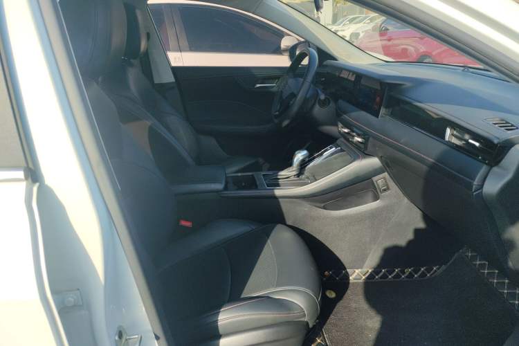 Used Roewe i5 2023 1.5L CVT Luxury Edition
