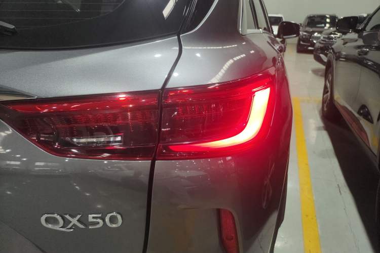 Used Infiniti QX50 2020 2.0T Two-Wheel Drive Fashion Edition
