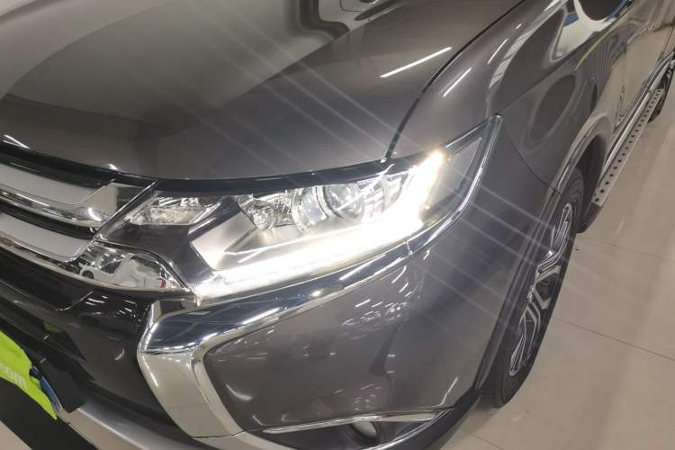 Used Mitsubishi Outlander 2017 2.0L Two-Wheel Drive Glory Edition 5 Seats
