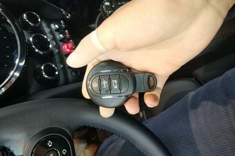 Used  MINI 2023 1.5T COOPER Artist Five-Door Edition
