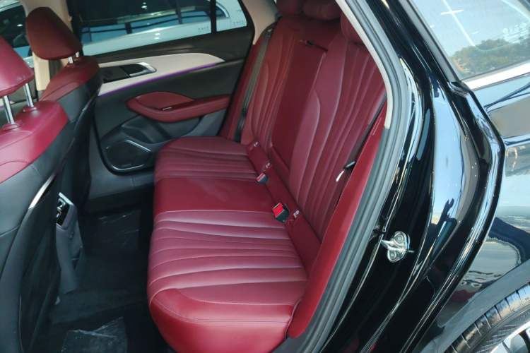 Used Hongqi H5 2025 2.0T Automatic Flag Edition – 500 000 Units Commemorative Version
