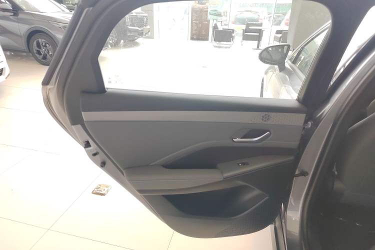 Used BYD Qin PLUS 2025 DM-i Smart Drive 55KM Leading Model
