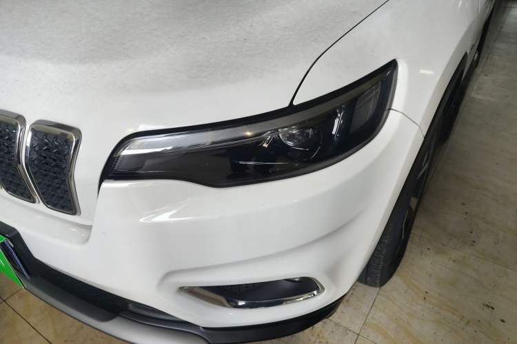 Used  Cherokee 2019 2.0T Four-Wheel Drive Explorer Edition China V
