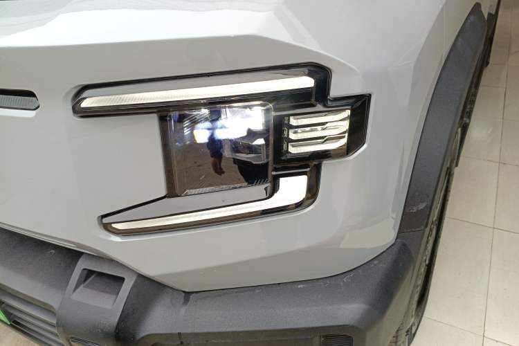 Used  G318 2024 Four-Wheel-Drive Air Suspension Model