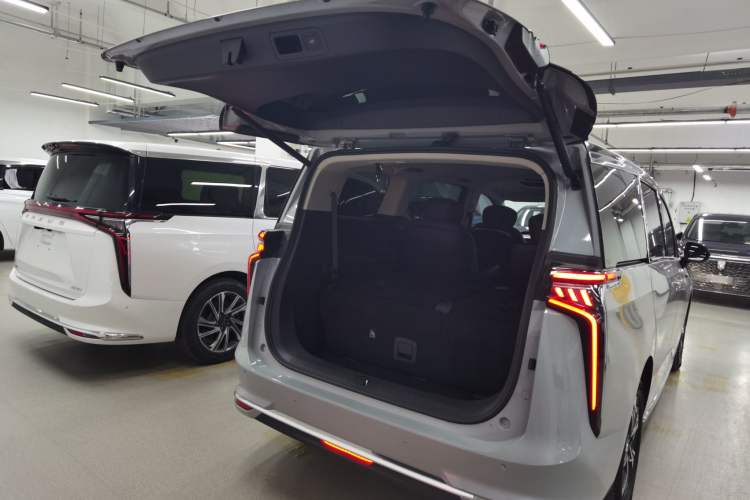 Used SAIC MAXUS G90 2022 2.0T Galaxy Seven-Seater Version