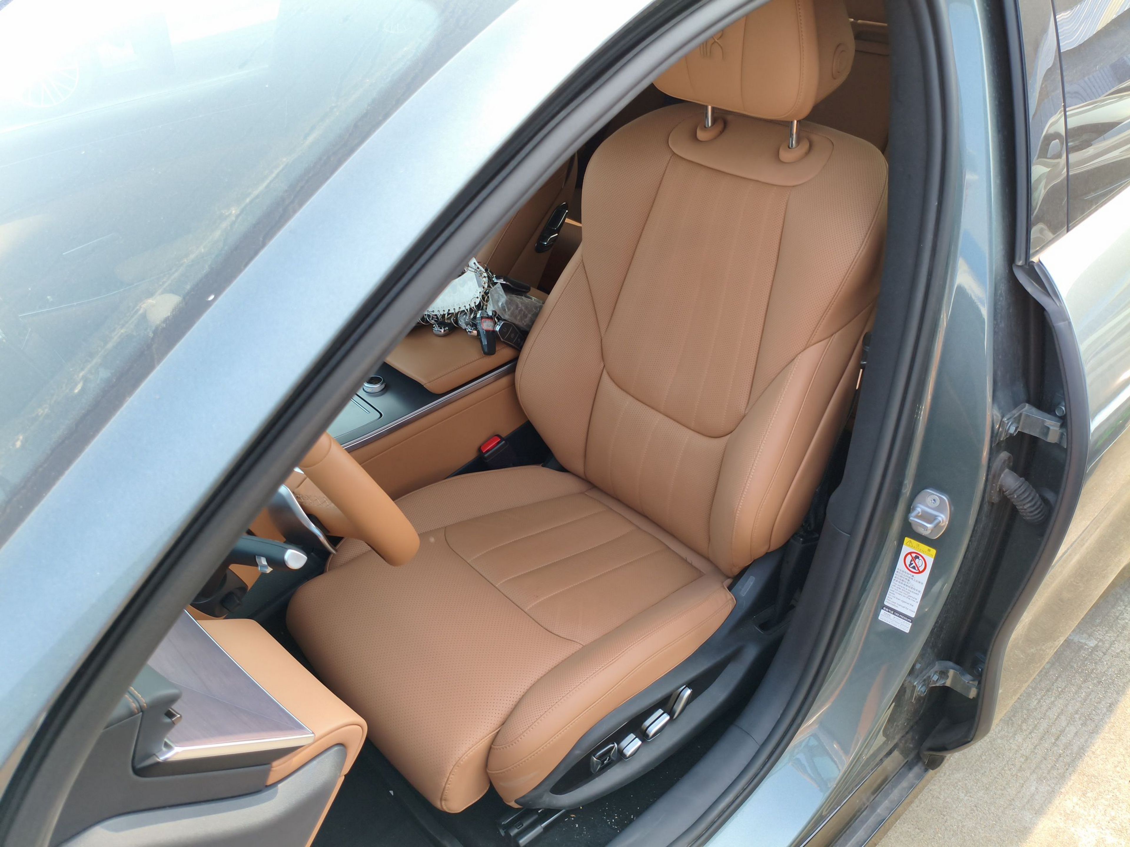 Переднее сиденье в автомобиле