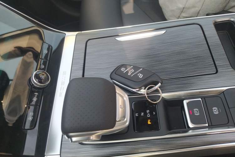 Used Roewe RX5 2025 PLUS 330TGI Automatic Trendsetting Smart Edition
