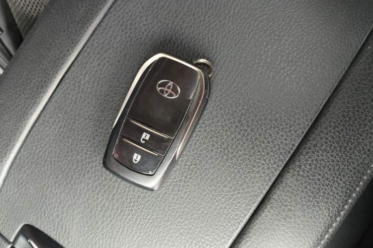 Used Toyota Highlander 2018 2.0T Four-Wheel Drive Luxury Version 7 Seats China VI Standard
