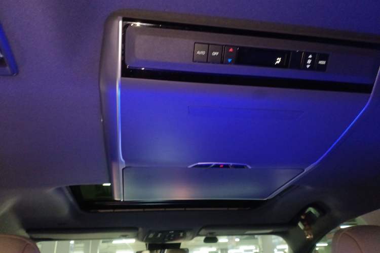 Used Toyota Sienna 2023 2.5L Hybrid Luxury Edition
