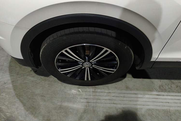 Used Volkswagen Tiguan L 2019 Updated Version 330TSI Automatic Two-Wheel Drive Panoramic Comfort Edition China VI Standard
